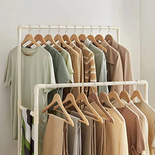 Stojan na šaty s dvoma vešiakmi, biely.